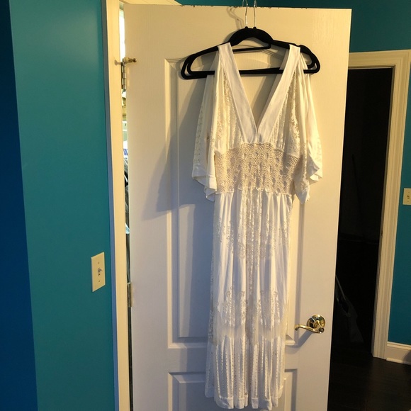 Dresses & Skirts - White dress
